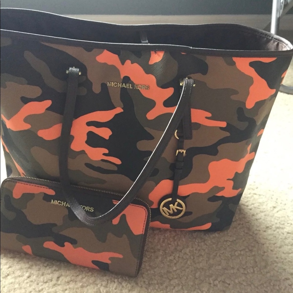 Camo Michael Kors purse w/matching wallet!
